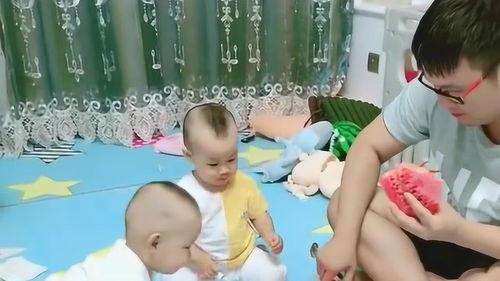 小孩恶搞爸爸吃瓜,吃瓜成“瓜王”