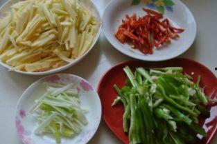 辣椒可以和面瓜一起吃吗,辣椒与面瓜的搭配食用探讨