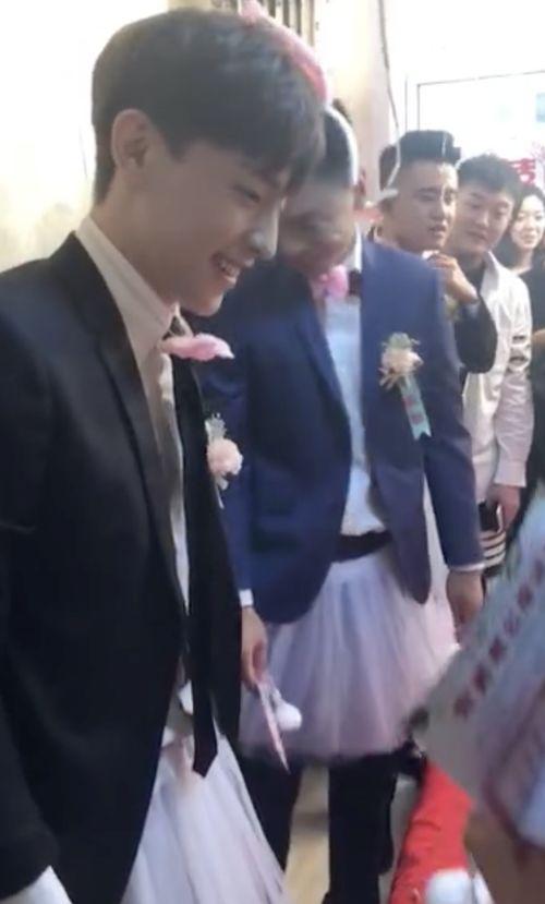 新娘吃瓜视频伴郎,婚礼现场笑料百出